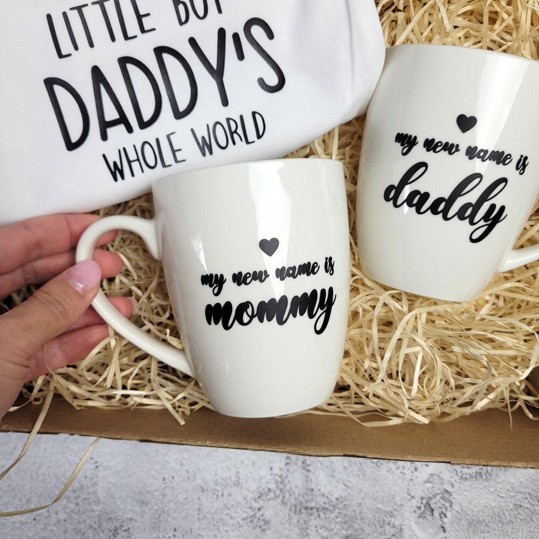 Cadou de Craciun pentru parinti si bebelus My New Name is Mommy/Daddy - crăciun - decorațiuni de crăciun de casă - globuri de crăciun - Artynos.ro