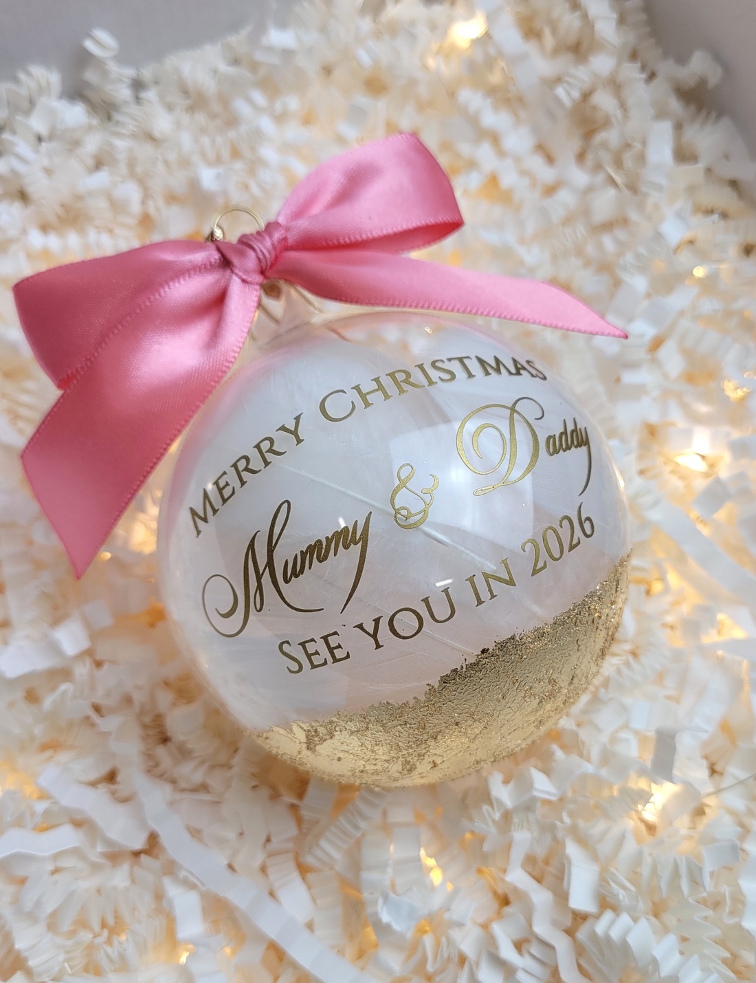 Glob de Crăciun Personalizat Merry Christmas Mommy and Daddy / See you in 2027 - crăciun - decorațiuni de crăciun de casă - globuri de crăciun - Artynos.ro