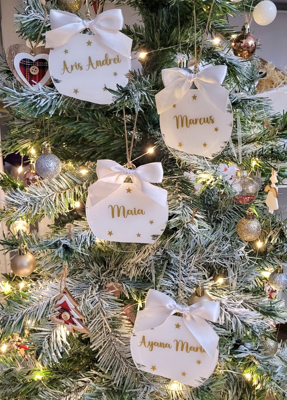 Set 3 Ornamente de Craciun pentru familie, personalizate cu nume - crăciun - decorațiuni de crăciun de casă - globuri de crăciun - Artynos.ro