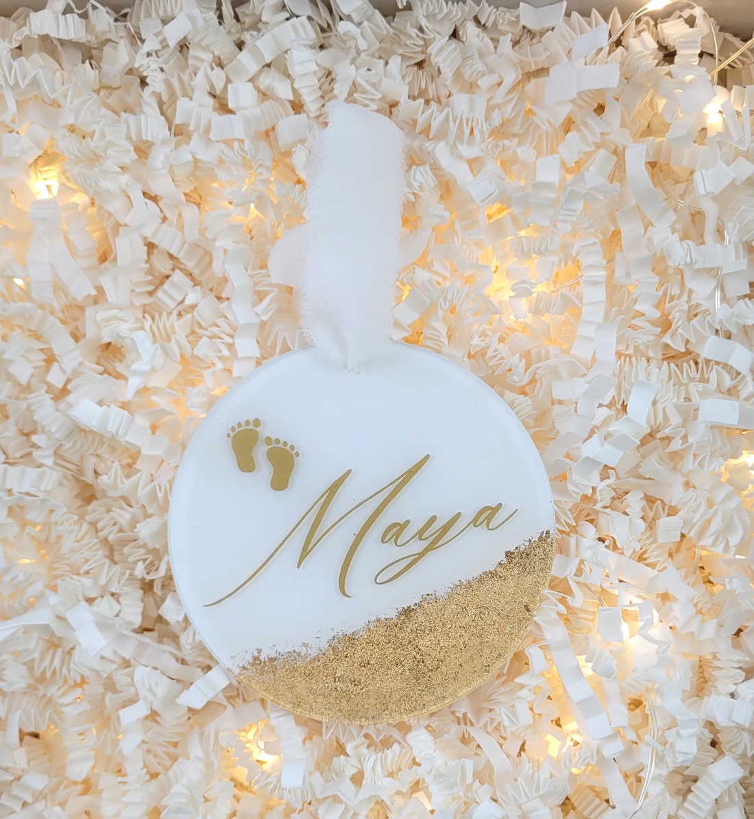 Ornament de Crăciun din plexiglas cu foiță aurie, personalizat cu nume - crăciun - decorațiuni de crăciun de casă - globuri de crăciun - Artynos.ro