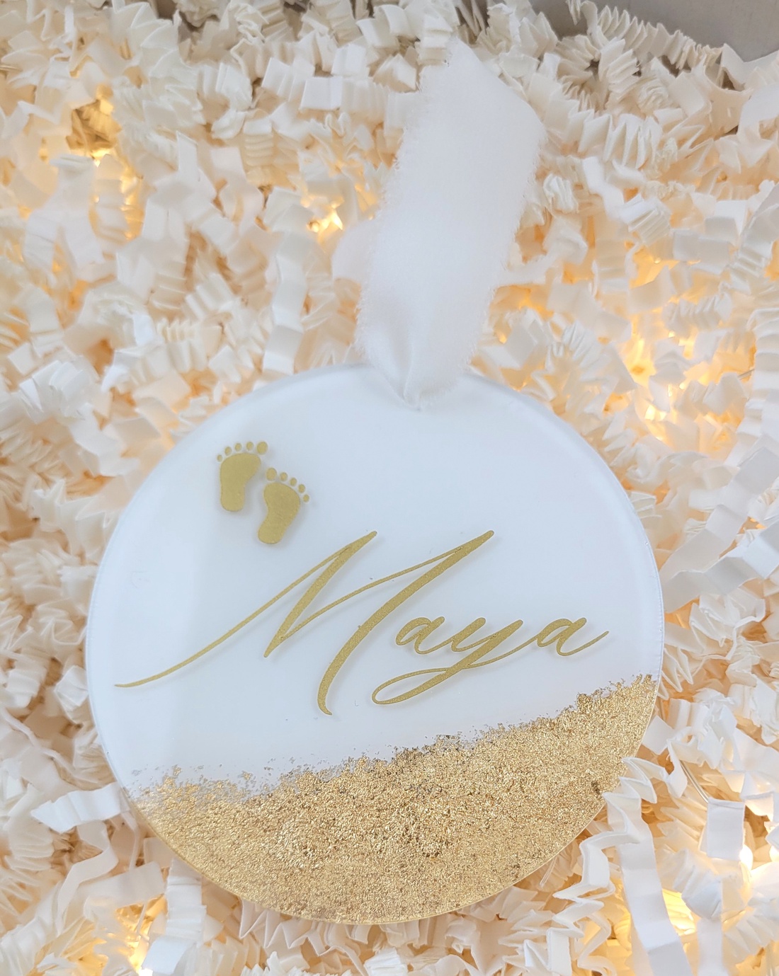 Ornament de Crăciun din plexiglas cu foiță aurie, personalizat cu nume - crăciun - decorațiuni de crăciun de casă - globuri de crăciun - Artynos.ro