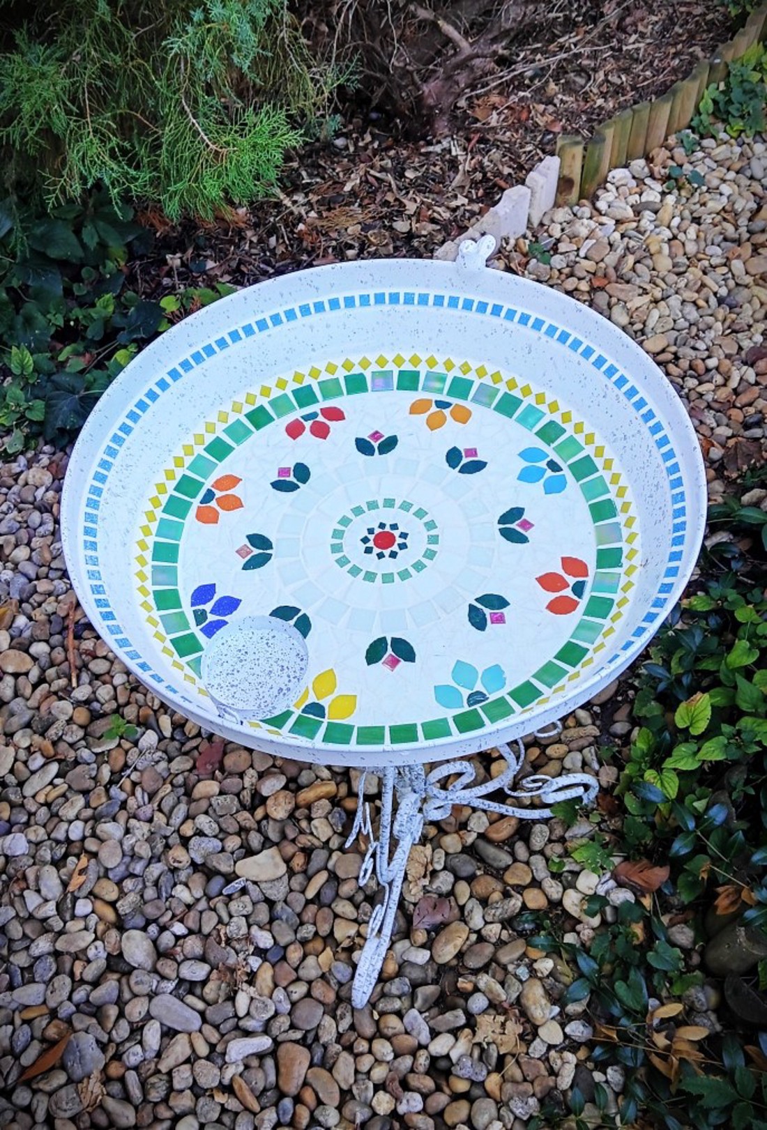 REKREDENC - Adăpătoare mare pentru păsări cu mozaic sau fântână de grădină cu mozaicuri irizate și decorațiuni cu păsări - casă & stil de viață - accesorii de grădină - hrănitoare pentru păsări - Artynos.ro