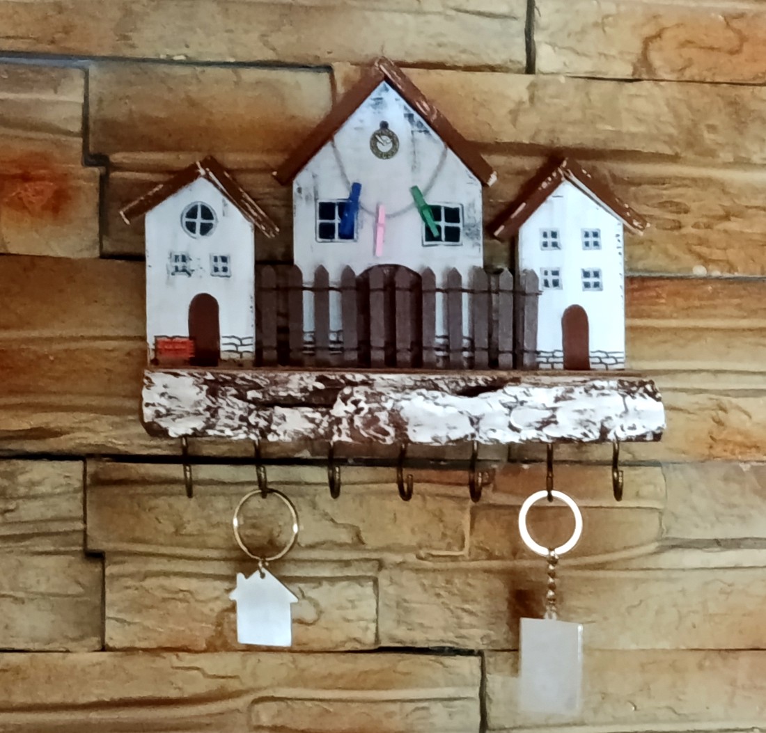 Suport pentru chei în formă de casă, cu raft rustic din lemn - casă & stil de viață - decorațiuni de casă - decorațiuni de pereți - suport pentru chei - Artynos.ro