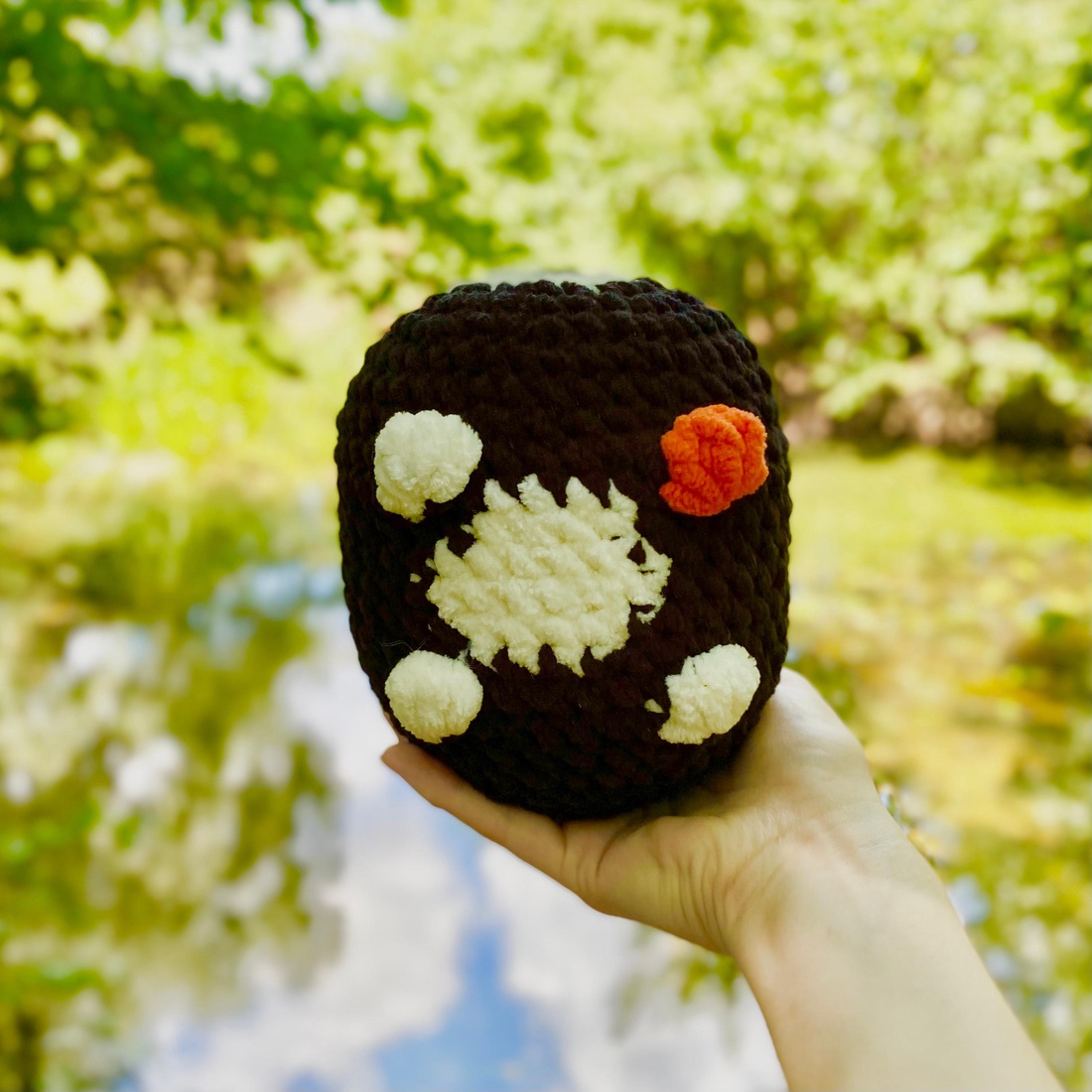 Jucarie crosetata amigurumi pisica calico 21 cm handmade - jucării și echipamente pentru copii - plușuri - păpușă croșetată, păpușă de pluș - Artynos.ro
