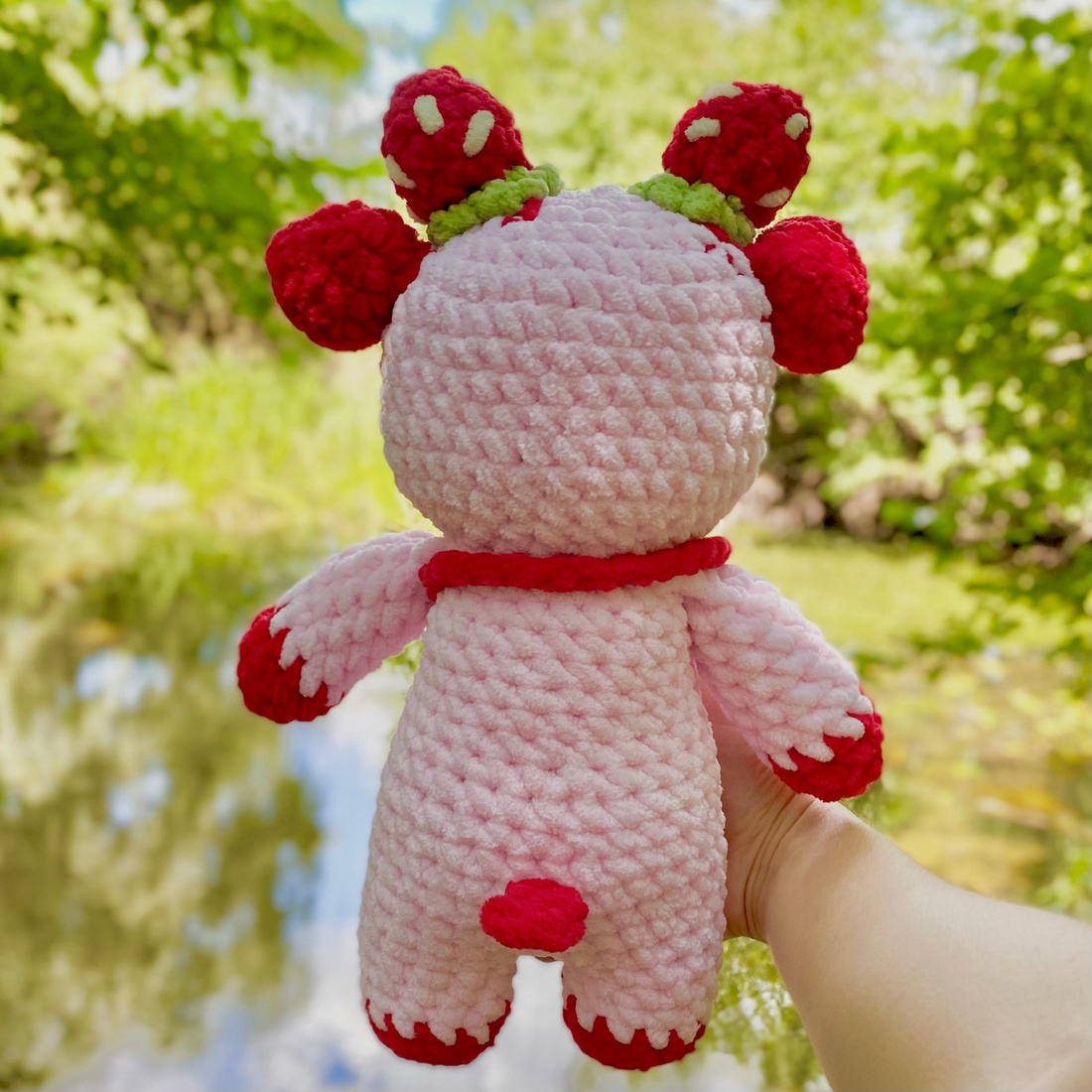 Jucarie crosetata amigurumi vacuta capsunica poseta 35 cm handmade - jucării și echipamente pentru copii - plușuri - păpușă croșetată, păpușă de pluș - Artynos.ro