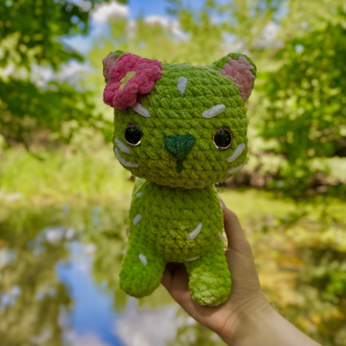 Jucarie crosetata amigurumi pisica cactus 23x27 cm handmade - jucării și echipamente pentru copii - plușuri - păpușă croșetată, păpușă de pluș - Artynos.ro