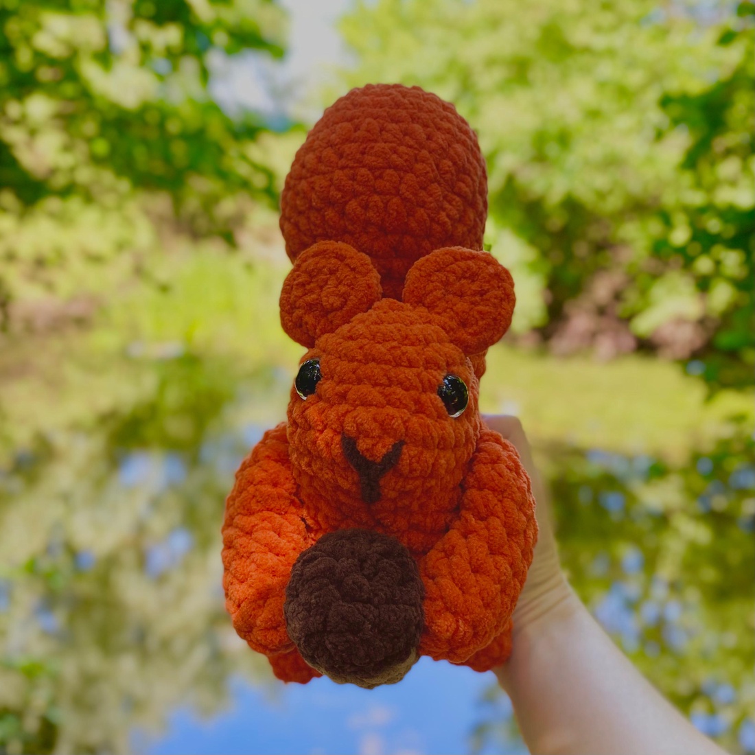 Jucarie crosetata amigurumi veverita 17x25 cm handmade - jucării și echipamente pentru copii - plușuri - păpușă croșetată, păpușă de pluș - Artynos.ro