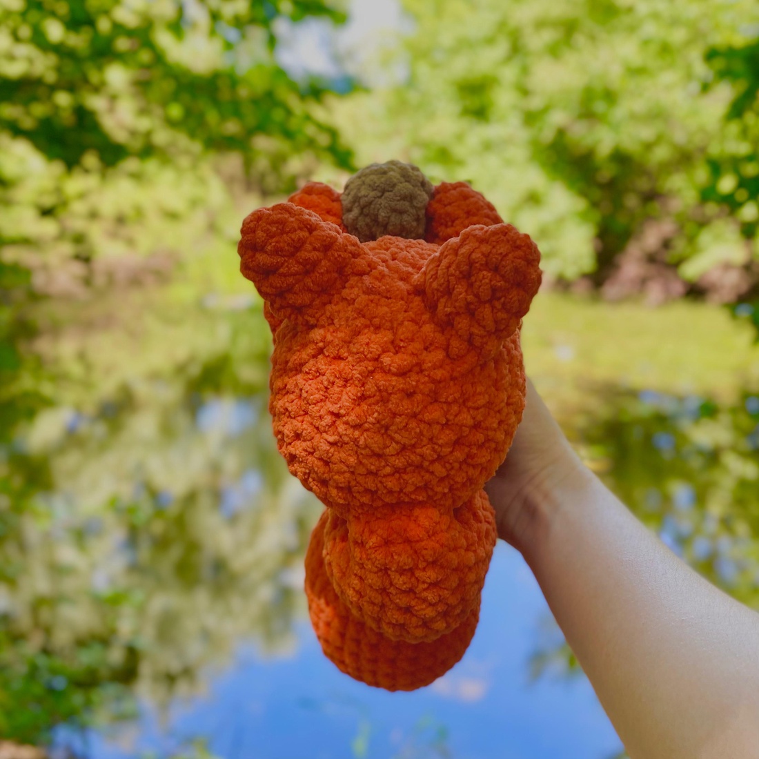 Jucarie crosetata amigurumi veverita 17x25 cm handmade - jucării și echipamente pentru copii - plușuri - păpușă croșetată, păpușă de pluș - Artynos.ro