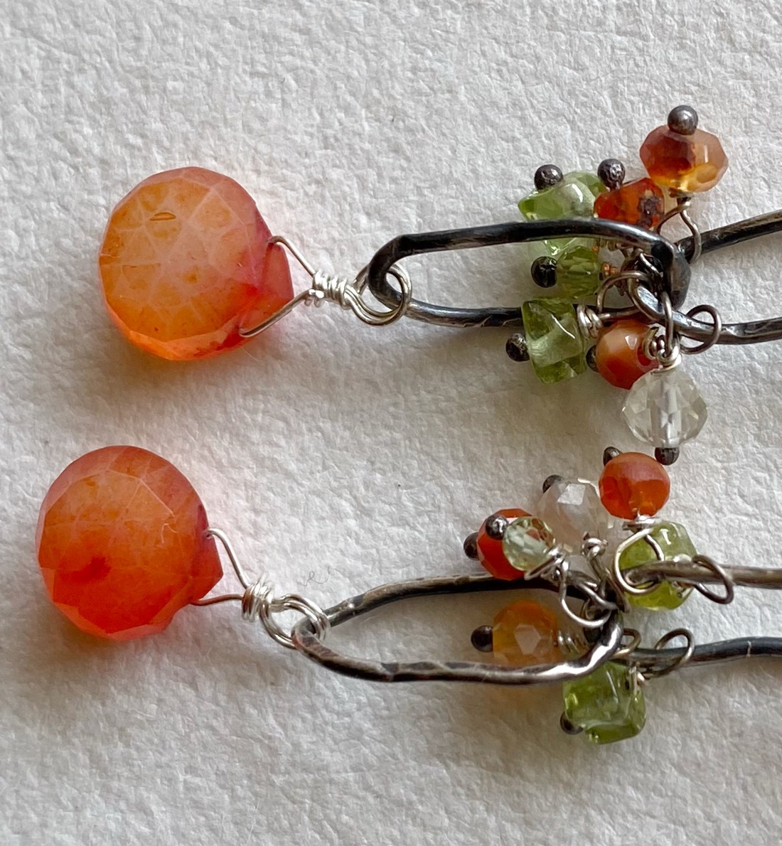 Cercei de argint cu carnelian curbat -  - Artynos.ro
