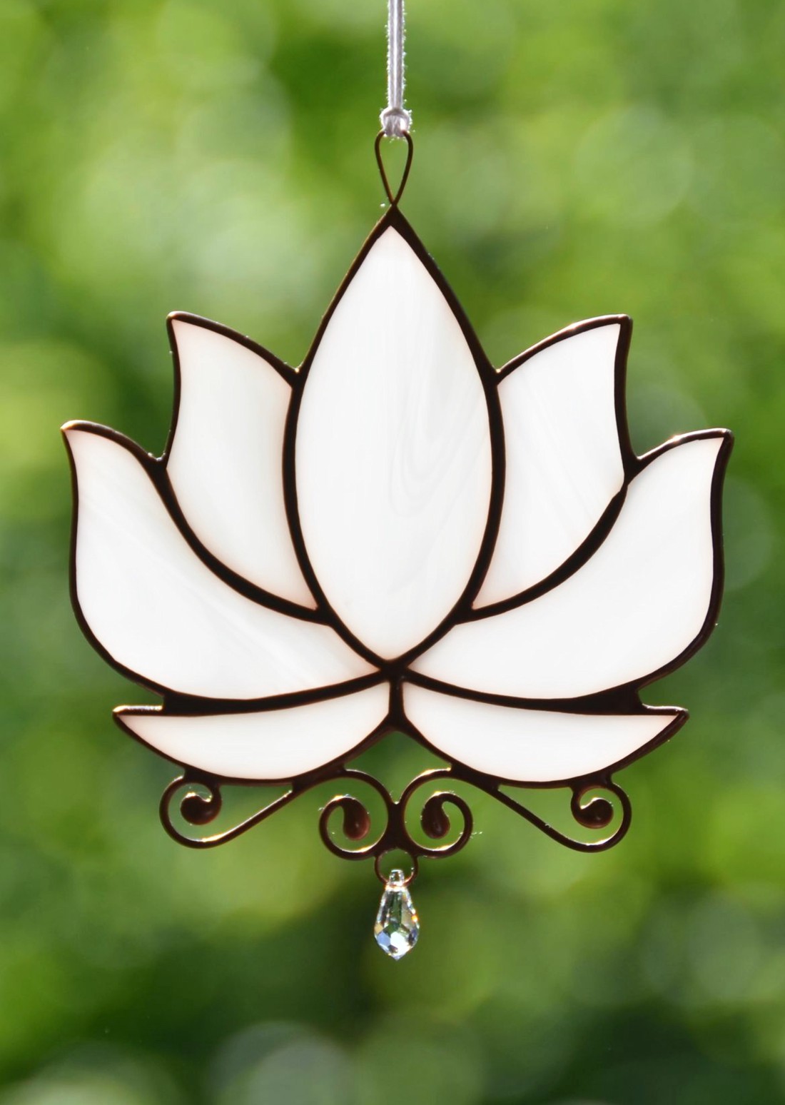 Lotus alb stilizat cu cristal - - Artynos.ro Lotus alb stilizat cu cristal - - Artynos.ro