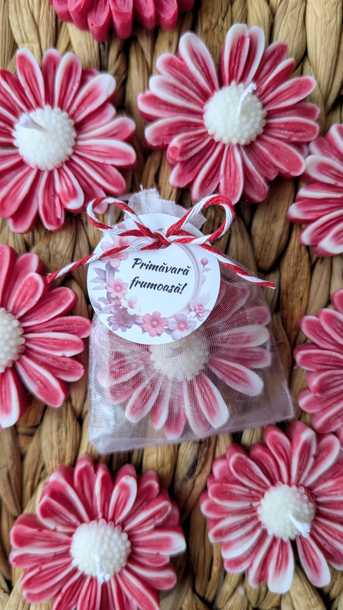 Margaretă din ceară naturală de soia, parfumată. - bijuterii - mărțișor - Artynos.ro