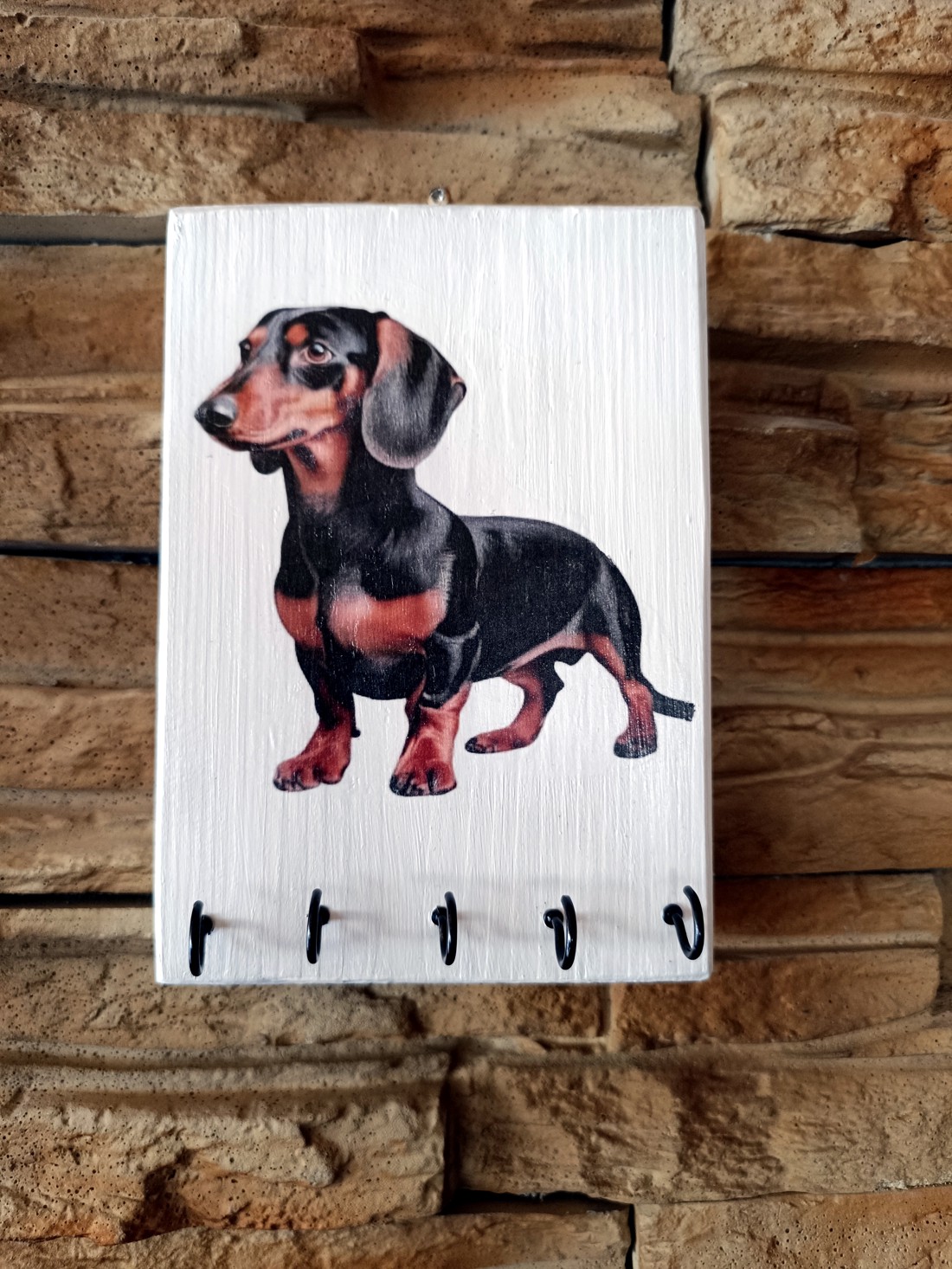 Breloc de perete din lemn cu câine dachshund - casă & stil de viață - accesorii pentru decorat casa - decorațiuni de pereți, decorațiuni suspendate - suport pentru chei - Artynos.ro Breloc de perete din lemn cu câine dachshund - casă & stil de viață - accesorii pentru decorat casa - decorațiuni de pereți, decorațiuni suspendate - suport pentru chei - Artynos.ro