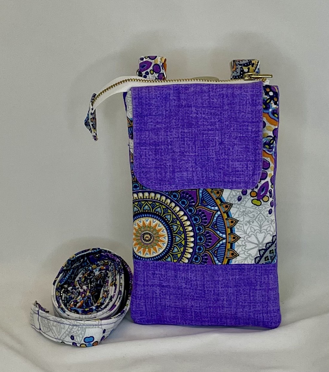 Geantă de mână cu model mandala violet pentru femei - geantă și husă - genți de umăr și genți de mână - genți de umăr - Artynos.ro Geantă de mână cu model mandala violet pentru femei - geantă și husă - genți de umăr și genți de mână - genți de umăr - Artynos.ro