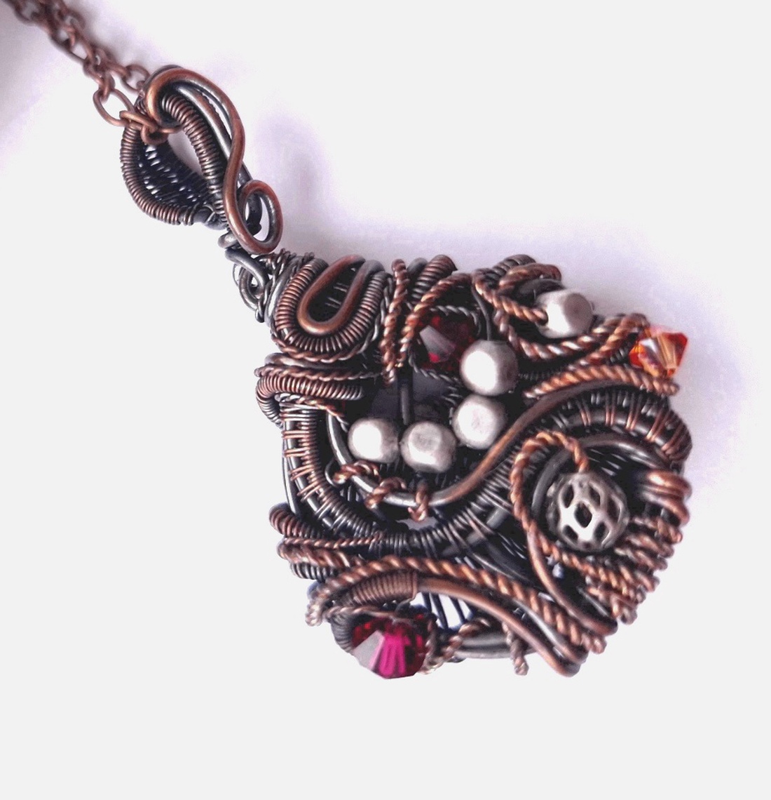 Pandantiv din sarma de cupru cu elemente metalice placate cu argint si cristale Swarovski - bijuterii - coliere - coliere cu pandantive - Artynos.ro