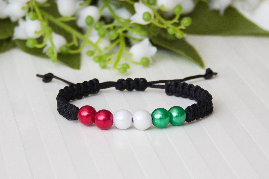 Brățară macramé împletită - Mărgele de culoare națională - Roșu-alb-verde -  - Artynos.ro