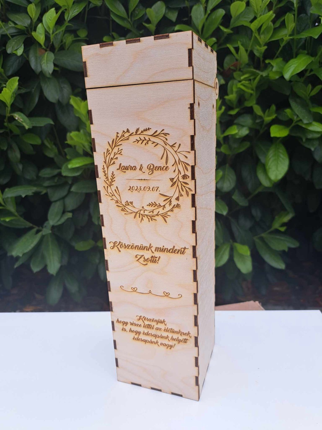 Cutie de vin pentru salutul părinților la nuntă - cu text personalizat -  - Artynos.ro