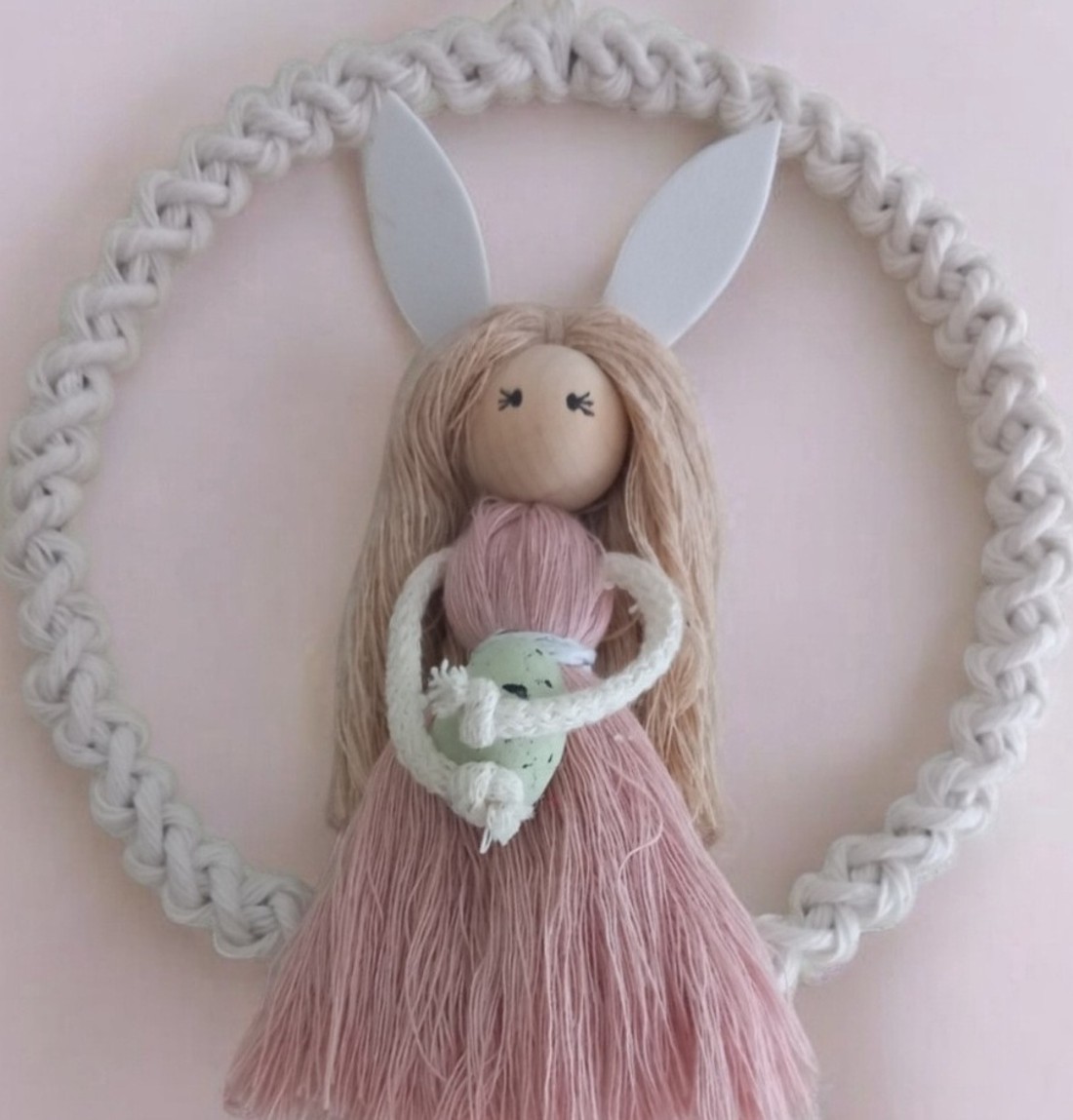 Iepuraș de Paște din macramé cu ouă - casă & stil de viață - decorațiuni de casă - decorațiuni de pereți - decor de pereți, macrame - Artynos.ro