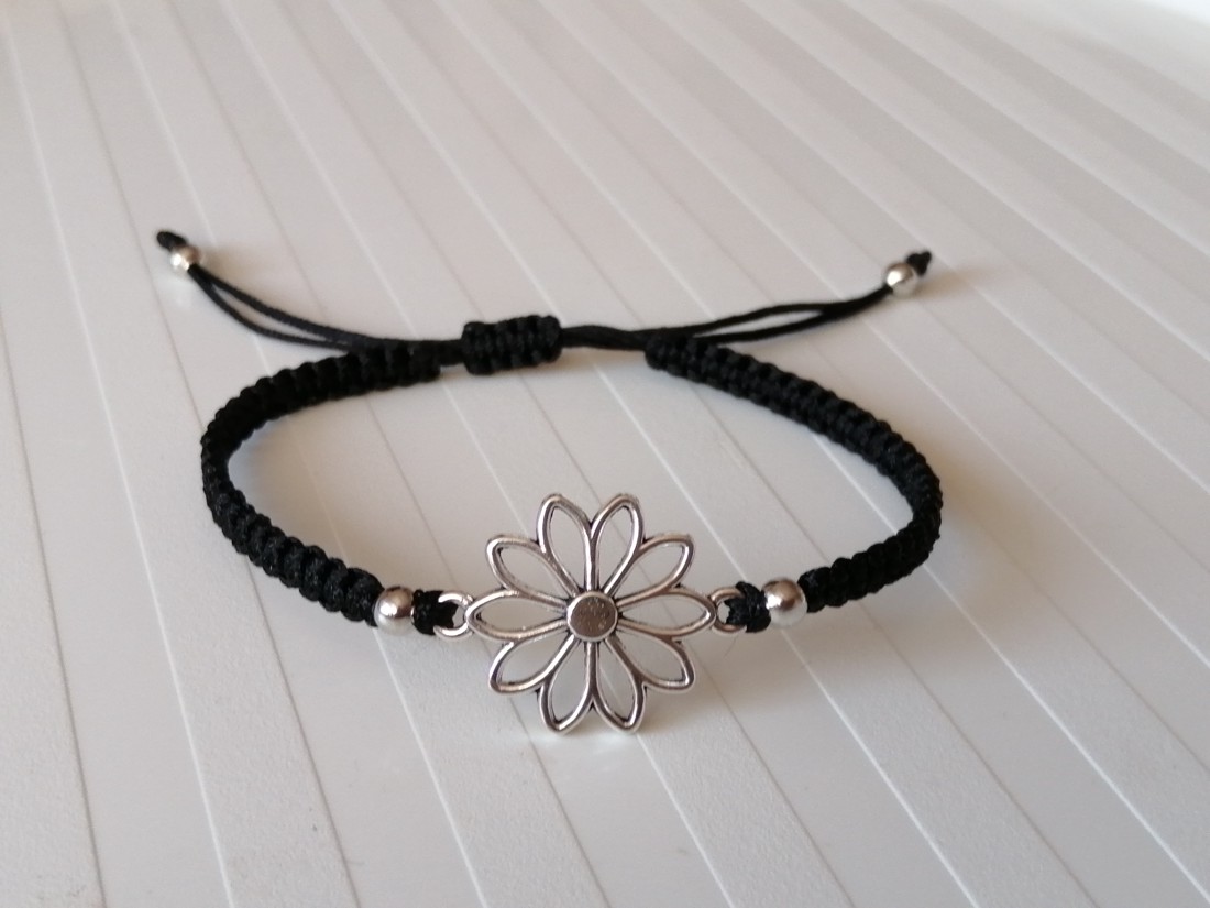 Brățară macramé împletită - Floare neagră -  - Artynos.ro