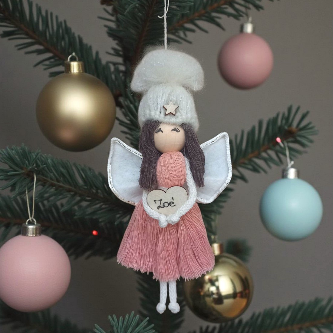 Ornament personalizat pentru pomul de Crăciun - macramé personalizat cu pălărie de înger - crăciun - decorațiuni de crăciun de casă - figurine pentru pomul de crăciun - Artynos.ro
