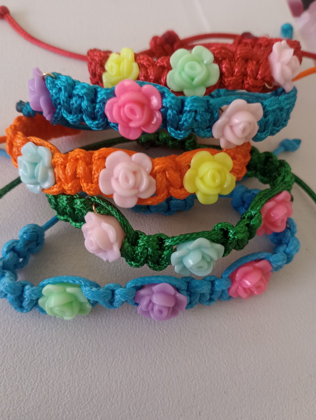Brățări floricele - accessorii și unelte - mărgea, componente de bijuterii - mărgea din plastic - Artynos.ro Brățări floricele - accessorii și unelte - mărgea, componente de bijuterii - mărgea din plastic - Artynos.ro