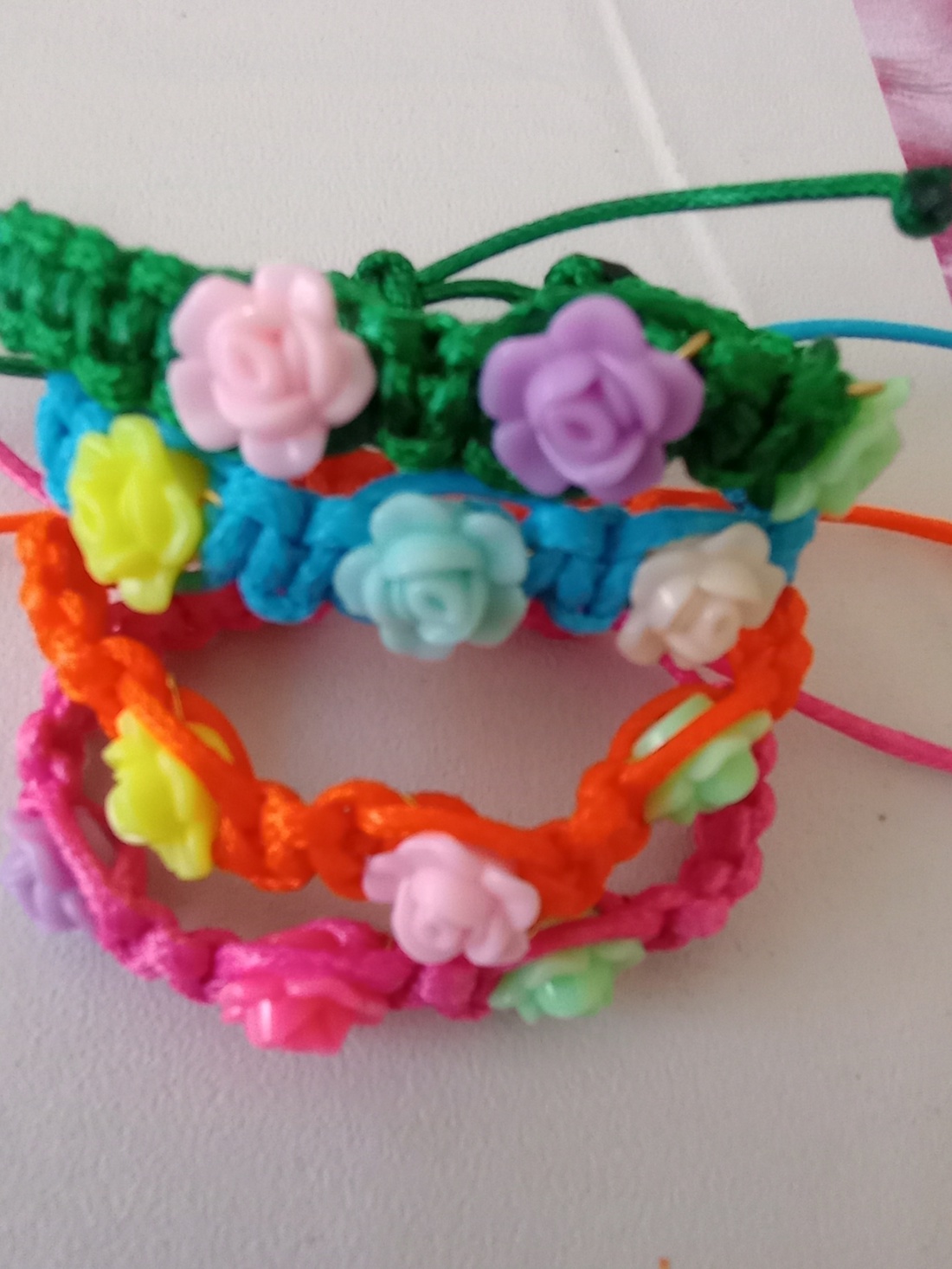Brățări floricele - accessorii și unelte - mărgea, componente de bijuterii - mărgea din plastic - Artynos.ro Brățări floricele - accessorii și unelte - mărgea, componente de bijuterii - mărgea din plastic - Artynos.ro