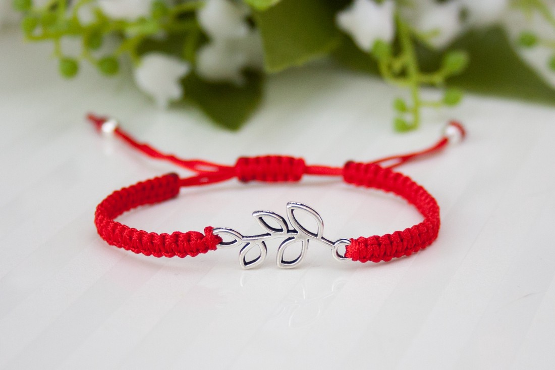 Brățară macramé împletită, Brățară de protecție - Letter red -  - Artynos.ro