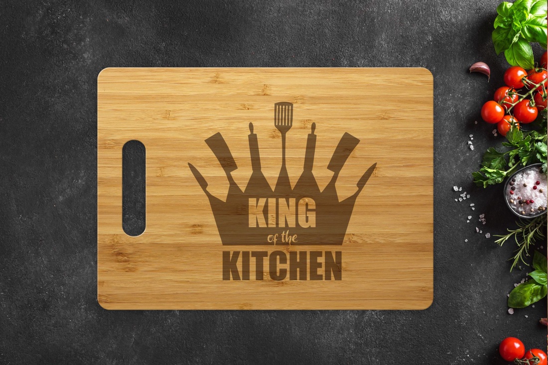 Tocator Personalizat Bambus Coroana King of the Kitchen - casă & stil de viață - accesorii pentru echipamente de bucătărie - accesorii pentru coacere și gătit - tocător - Artynos.ro Tocator Personalizat Bambus Coroana King of the Kitchen - casă & stil de viață - accesorii pentru echipamente de bucătărie - accesorii pentru coacere și gătit - tocător - Artynos.ro