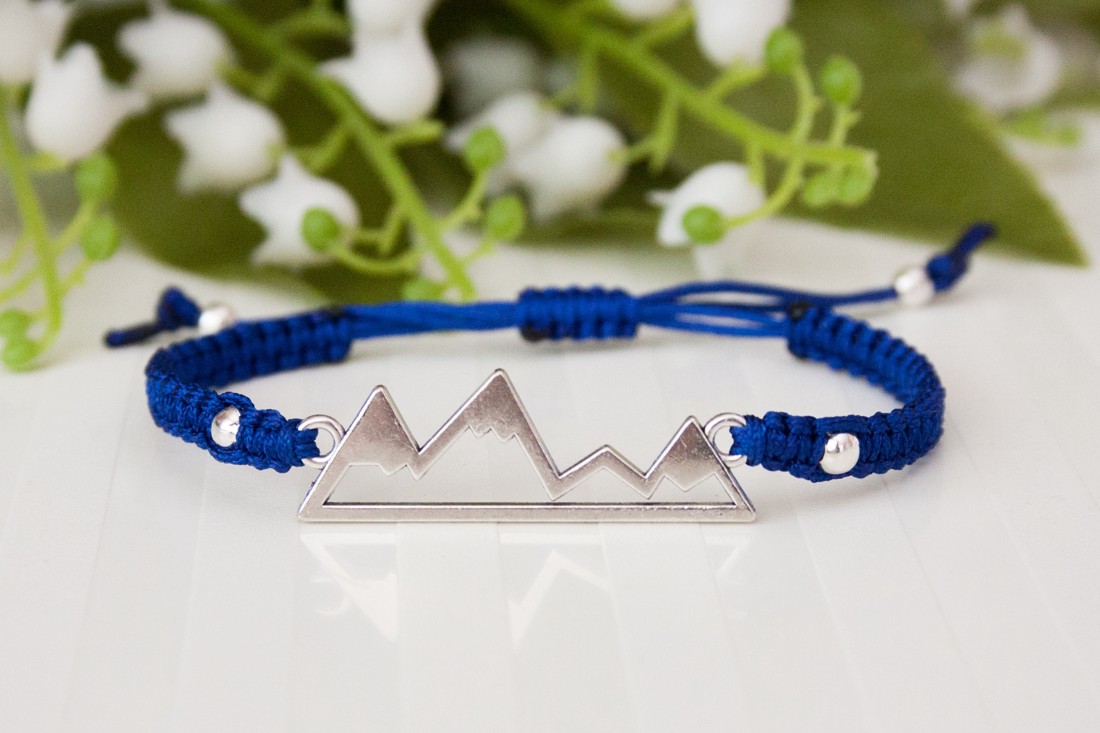 Brățară macramé împletită - blue mountains - - Artynos.ro Brățară macramé împletită - blue mountains - - Artynos.ro