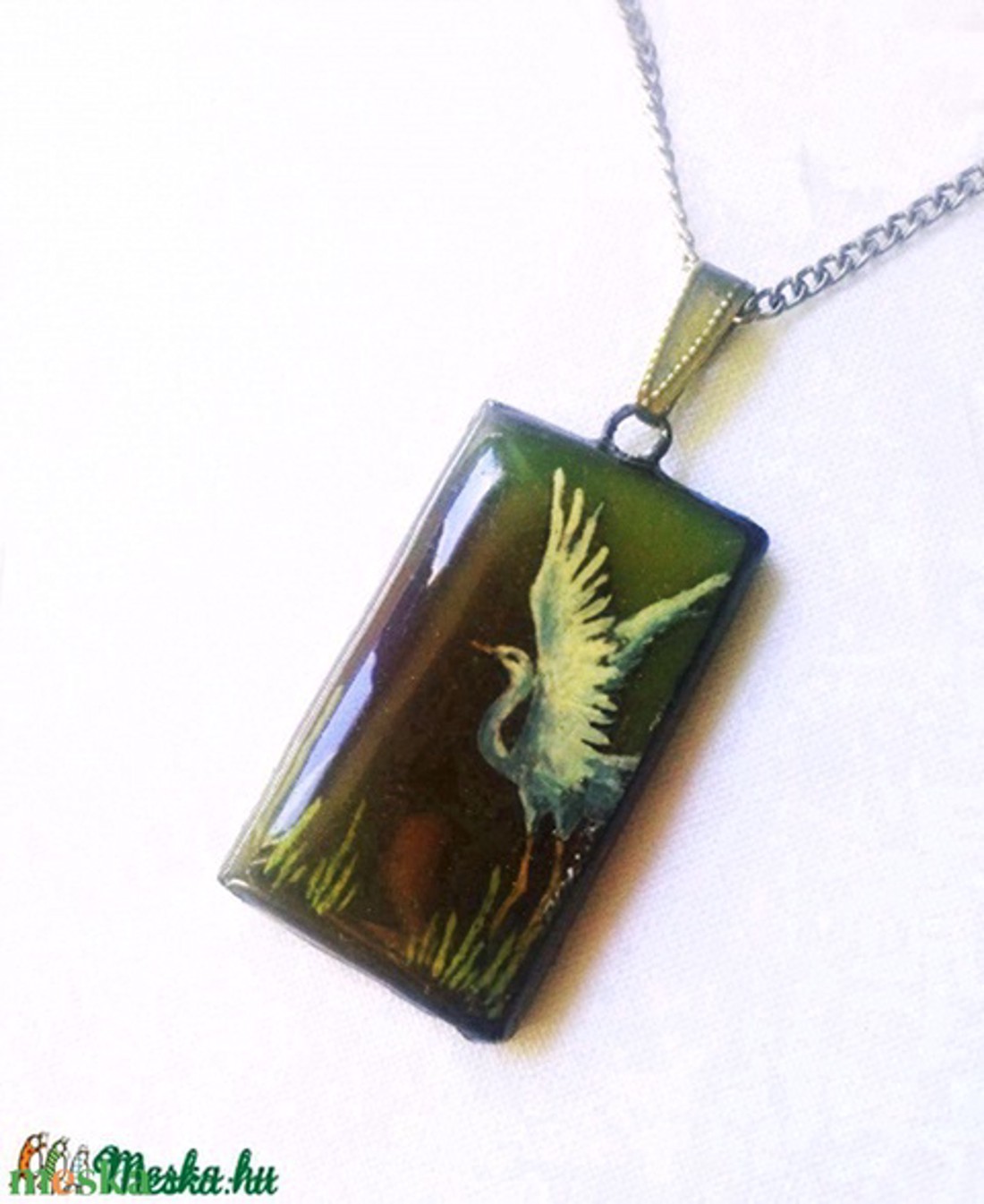 Heron alb pictat manual - pandantiv din sticlă tiffany în formă de pasăre - - Artynos.ro Heron alb pictat manual - pandantiv din sticlă tiffany în formă de pasăre - - Artynos.ro