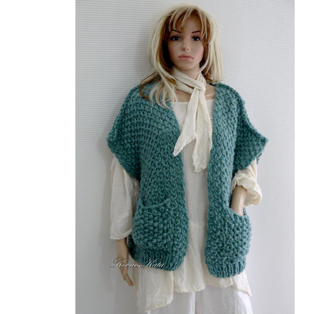 LOVECHILD - pulover foarte gros tricotat manual, vestă - îmbrăcăminte și modă - haine damă - hanorace, cardigane - Artynos.ro LOVECHILD - pulover foarte gros tricotat manual, vestă - îmbrăcăminte și modă - haine damă - hanorace, cardigane - Artynos.ro