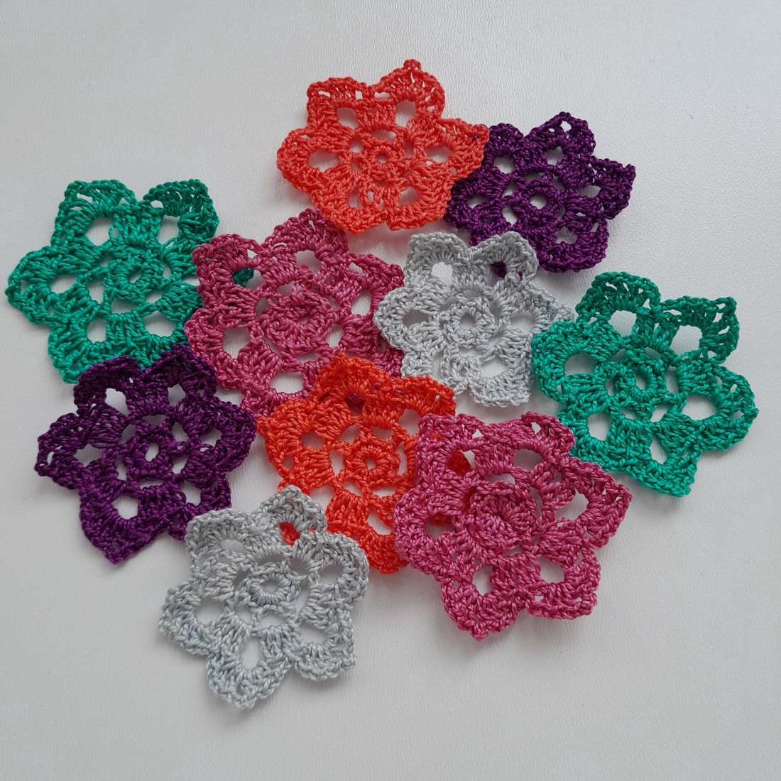 Pachet flori croșetate - 10 bucăți / pachet - - Artynos.ro Pachet flori croșetate - 10 bucăți / pachet - - Artynos.ro