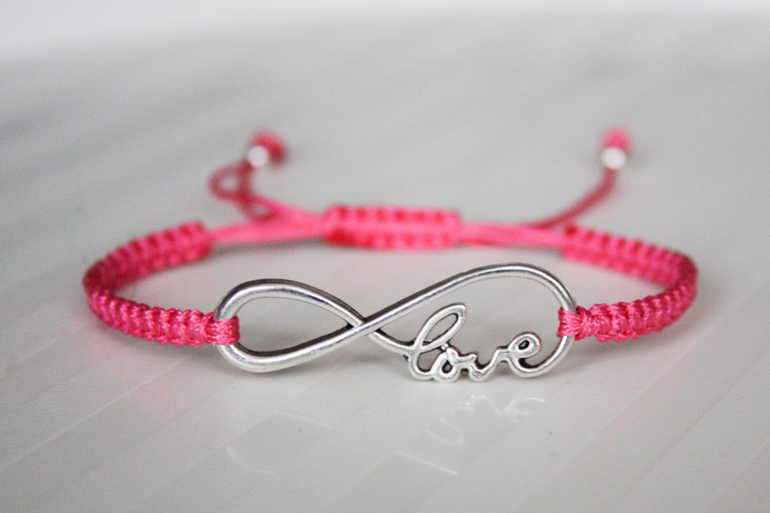 Brățară Makramé - Endless Love roz - - Artynos.ro Brățară Makramé - Endless Love roz - - Artynos.ro