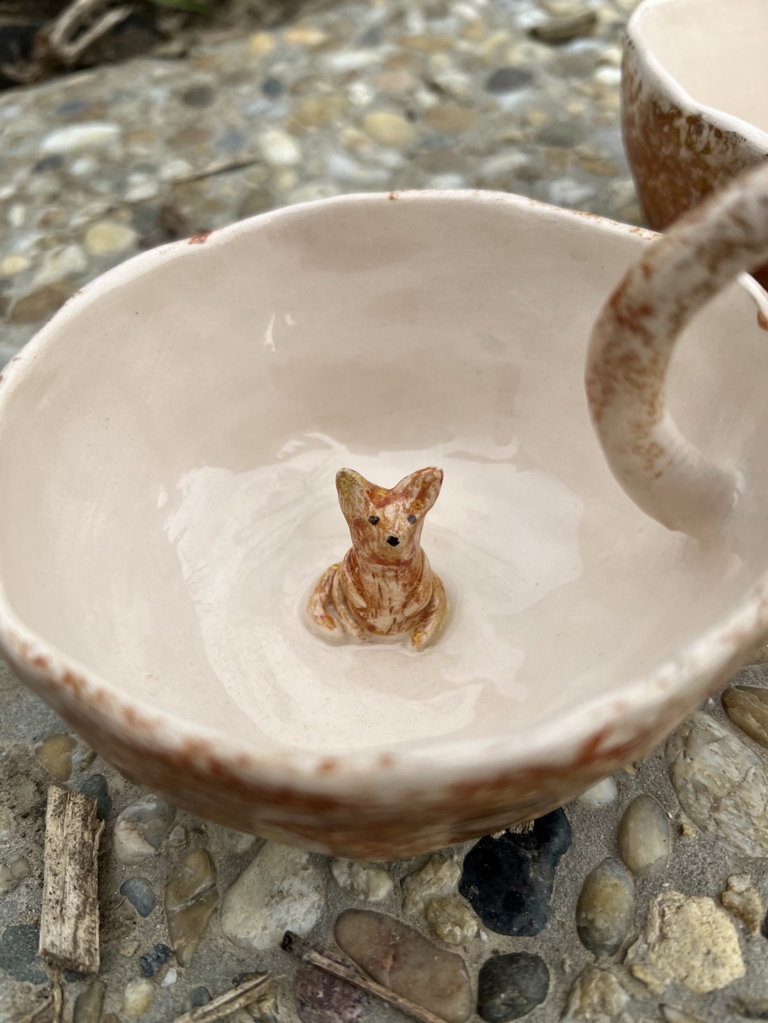 Cană din ceramică realizată manual cu pisoi în interior - casă & stil de viață - accesorii pentru echipamente de bucătărie - accesorii de servire - căni - Artynos.ro Cană din ceramică realizată manual cu pisoi în interior - casă & stil de viață - accesorii pentru echipamente de bucătărie - accesorii de servire - căni - Artynos.ro
