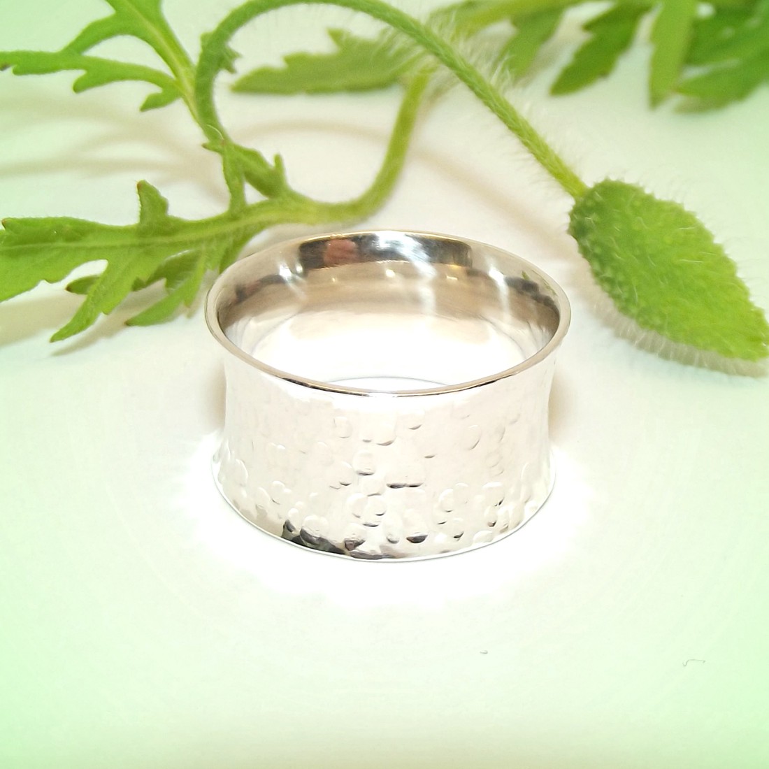 Inel concav din argint martelat pentru femei, mărimea 58 (VHO.25) - bijuterii - inele - inele statement - Artynos.ro Inel concav din argint martelat pentru femei, mărimea 58 (VHO.25) - bijuterii - inele - inele statement - Artynos.ro