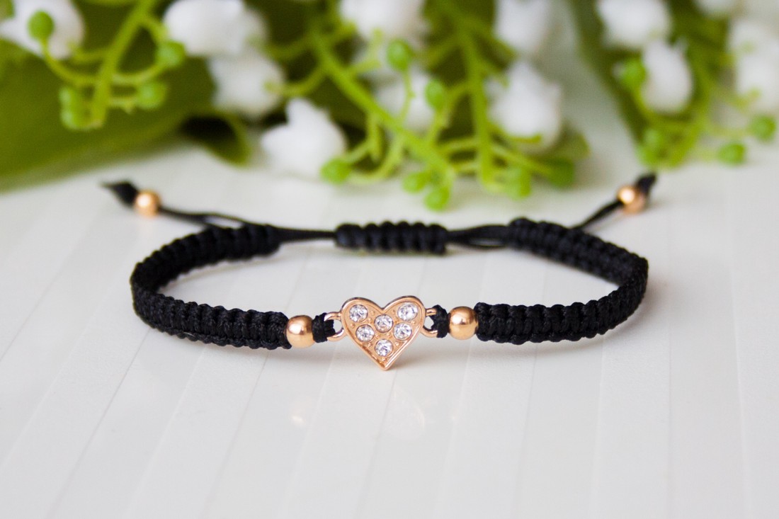 Brățară macramé împletită - Hearts black/gold - - Artynos.ro Brățară macramé împletită - Hearts black/gold - - Artynos.ro