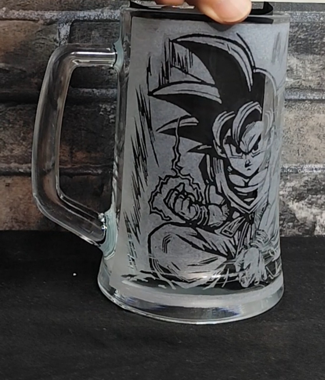 Pahar Son Goku din sticlă, gravat manual  -  - Artynos.ro