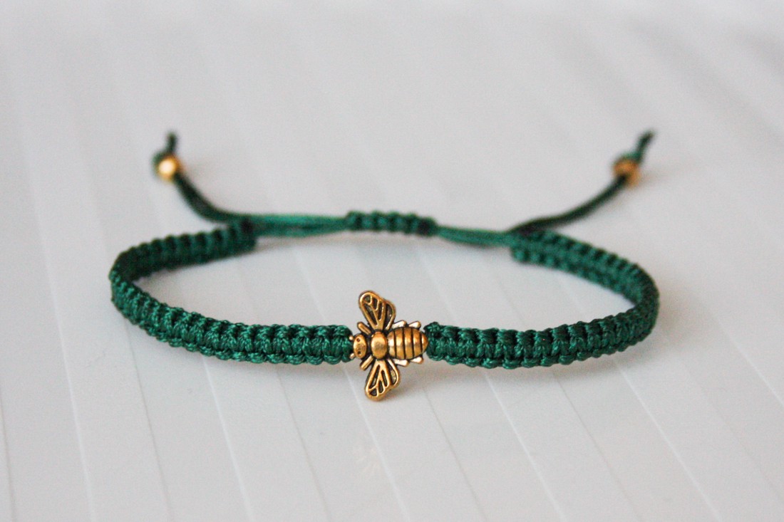 Brățară macramé împletită - Bee green - - Artynos.ro Brățară macramé împletită - Bee green - - Artynos.ro