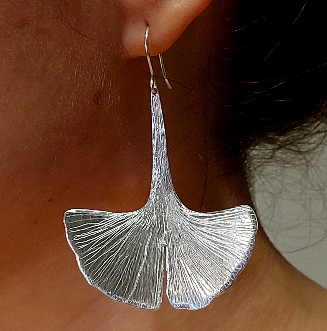 Cercei speciali GINGKO BILOBA din aluminiu - bijuterii - cercei lungi - Artynos.ro Cercei speciali GINGKO BILOBA din aluminiu - bijuterii - cercei lungi - Artynos.ro