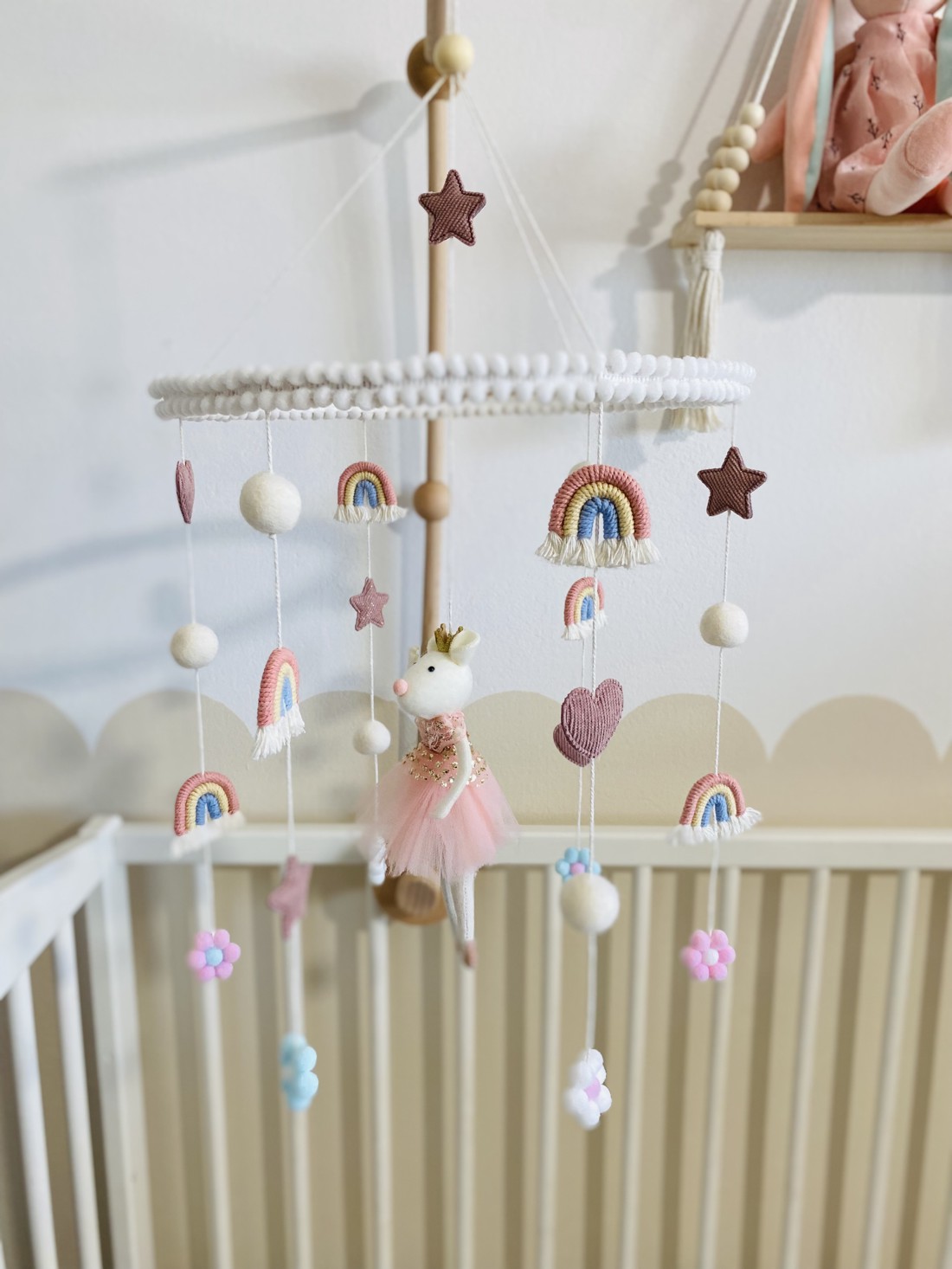 Pastel Dream Pivot pentru pătuț cu șoarece balerină - Pivot pentru bebeluș balerină cu curcubee macrame, pivotare pătuț pastel - - Artynos.ro Pastel Dream Pivot pentru pătuț cu șoarece balerină - Pivot pentru bebeluș balerină cu curcubee macrame, pivotare pătuț pastel - - Artynos.ro