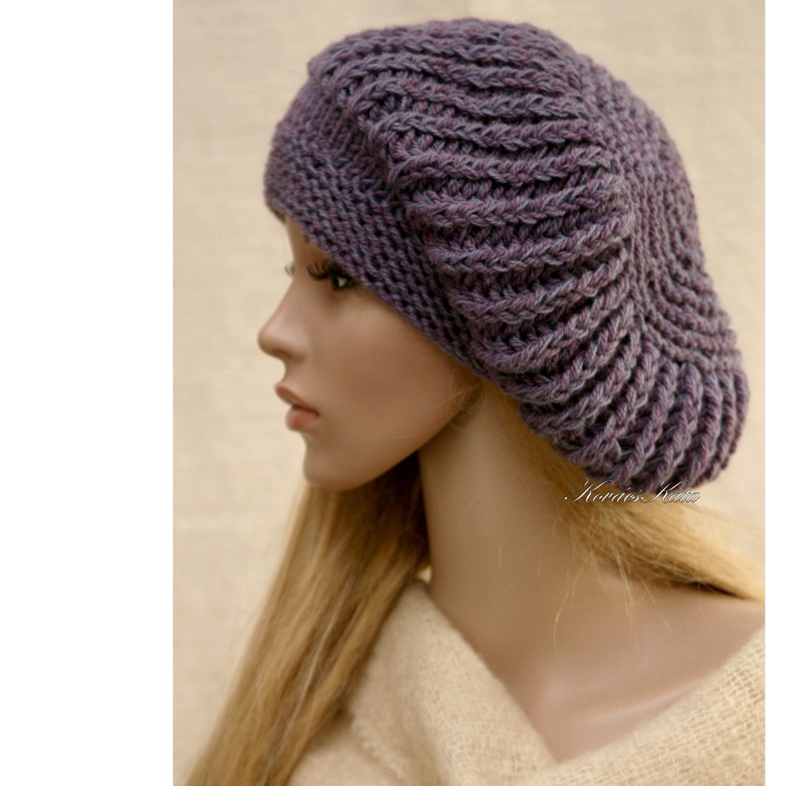 BORBÁLA / liliac - șapcă din lână tricotată manual, beretă - îmbrăcăminte și modă - eșarfe, pălării, fularuri - căciulă - Artynos.ro BORBÁLA / liliac - șapcă din lână tricotată manual, beretă - îmbrăcăminte și modă - eșarfe, pălării, fularuri - căciulă - Artynos.ro