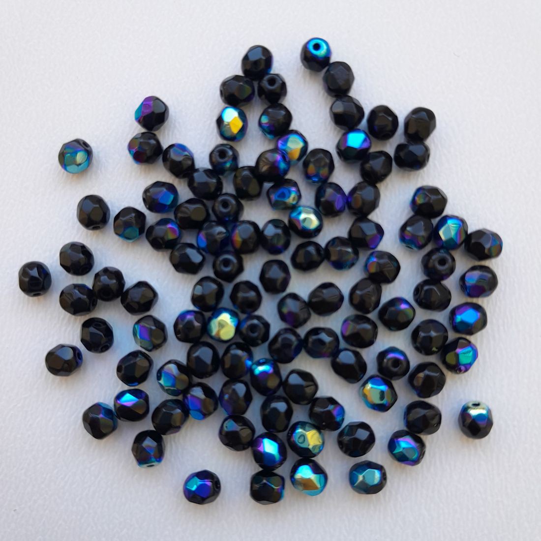 Mărgele cehe din sticlă lustruită - 4mm - 100 buc / pachet - negru colorat - - Artynos.ro Mărgele cehe din sticlă lustruită - 4mm - 100 buc / pachet - negru colorat - - Artynos.ro