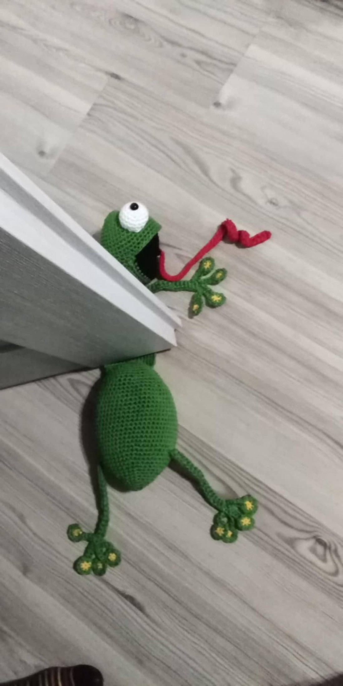 Broscuță doortop - jucării și echipamente pentru copii - plușuri - broască de pluș - Artynos.ro