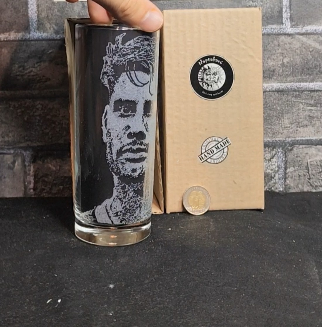 Portretul lui Szoboszlai � Pahar de sticlă gravat manual  -  - Artynos.ro