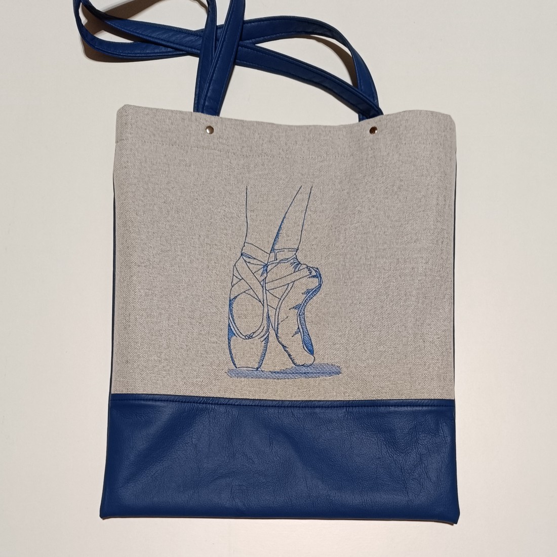 Geantă brodată pentru pantofi de balet - geantă și husă - geantă pentru cumpărături - geantă shopper, geantă tote, geantă textilă - Artynos.ro Geantă brodată pentru pantofi de balet - geantă și husă - geantă pentru cumpărături - geantă shopper, geantă tote, geantă textilă - Artynos.ro