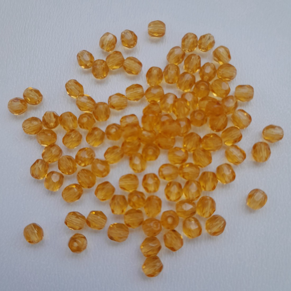 Mărgele cehe fațetate din sticlă - 4mm - 100 buc / pachet - galben - - Artynos.ro Mărgele cehe fațetate din sticlă - 4mm - 100 buc / pachet - galben - - Artynos.ro