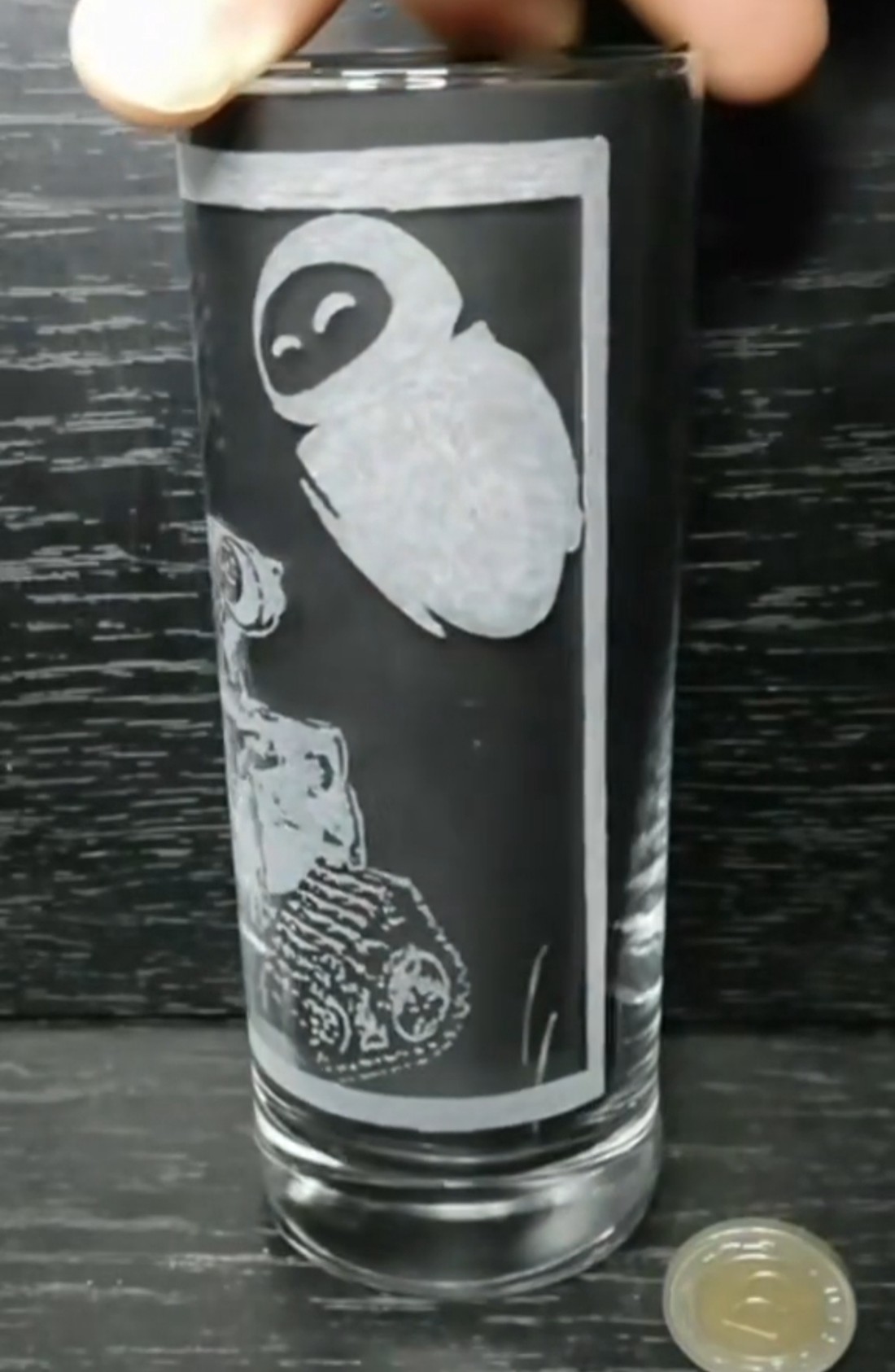 Pahar de sticlă cu modelul WALL-E și EVE  -  - Artynos.ro