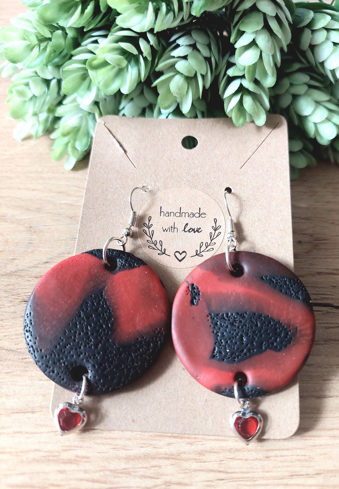 Cercei Eleganță red/black - bijuterii - cercei - cercei agățați - Artynos.ro Cercei Eleganță red/black - bijuterii - cercei - cercei agățați - Artynos.ro