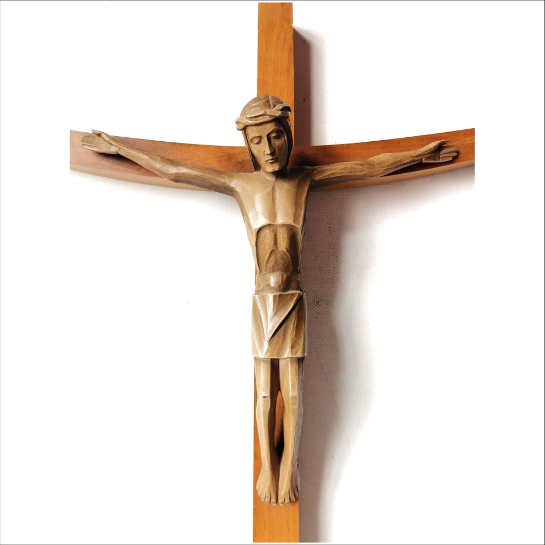 Crucifixul lui Iisus, statuie modernă frumoasă și mare, 38 cm - casă & stil de viață - accesorii religioase - cruce - Artynos.ro