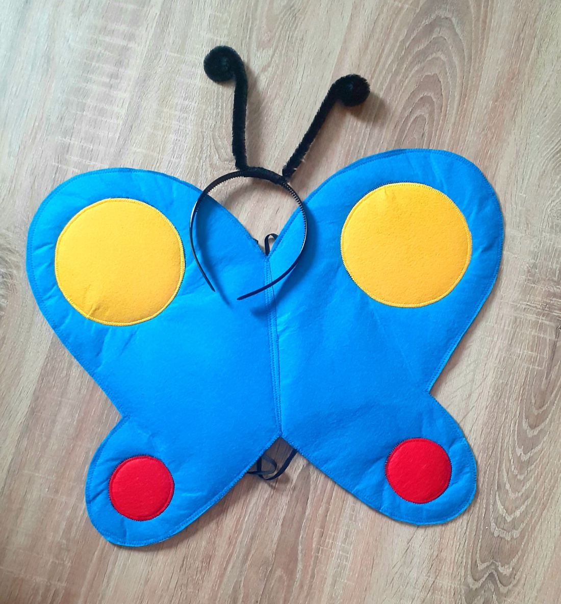 Pillangó, Lepkeszárny filcből és csáp - îmbrăcăminte și modă - costume și măști de carnaval - costume - Artynos.ro Pillangó, Lepkeszárny filcből és csáp - îmbrăcăminte și modă - costume și măști de carnaval - costume - Artynos.ro