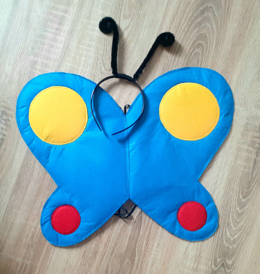 Pillangó, Lepkeszárny filcből és csáp - îmbrăcăminte și modă - costume și măști de carnaval - costume - Artynos.ro Pillangó, Lepkeszárny filcből és csáp - îmbrăcăminte și modă - costume și măști de carnaval - costume - Artynos.ro